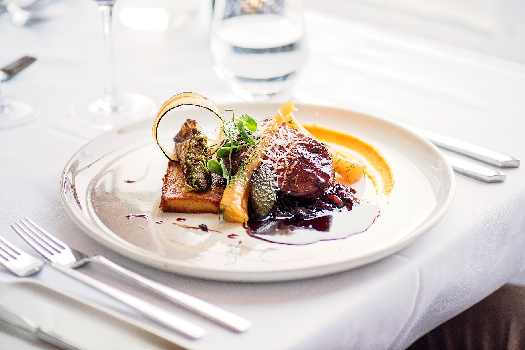 HURTIGRUTEN CRUCEROS FIORDOS NORUEGOS TROLLFJORD NORWAY CRUISES HURTIGRUTEN #Hurtigruten #NorwayFjords #FiordosNoruegos #Gastronomia